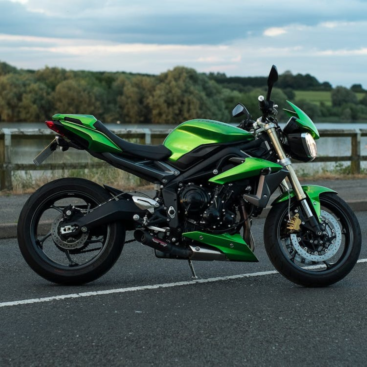 Triumph Cosmic Green (code HL) Paint Product